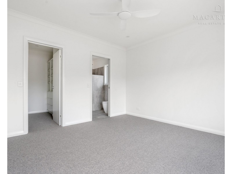 13 Lawrence Avenue, Gobbagombalin NSW 2650