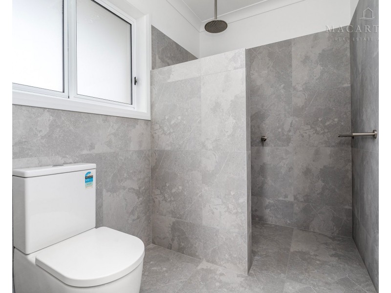 13 Lawrence Avenue, Gobbagombalin NSW 2650