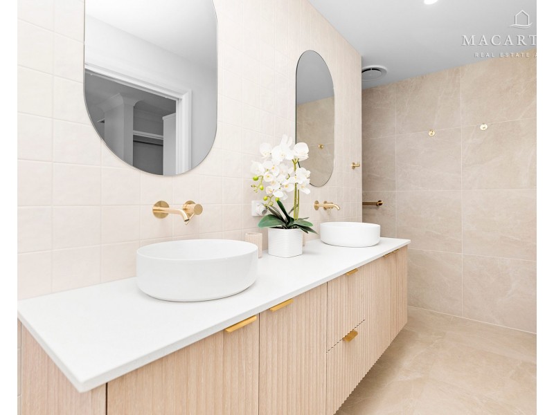 21 Bennelong Crescent, Lloyd NSW 2650