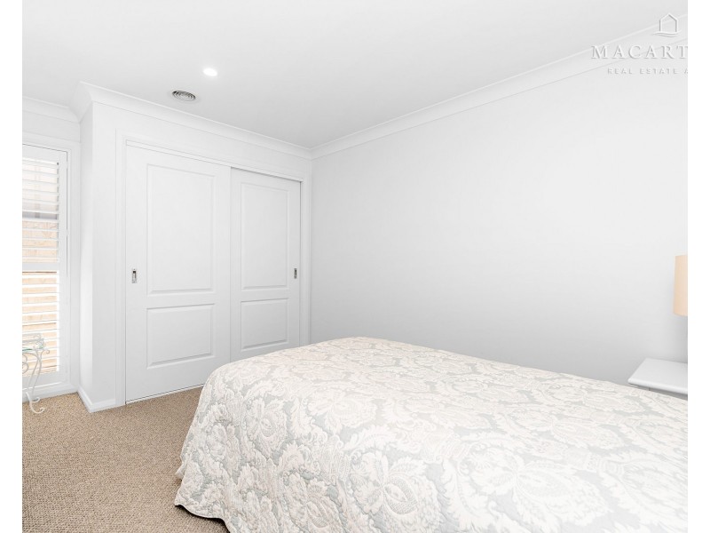 21 Bennelong Crescent, Lloyd NSW 2650