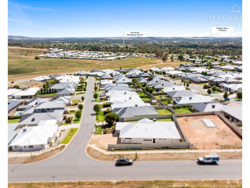 21 Bennelong Crescent, Lloyd NSW 2650