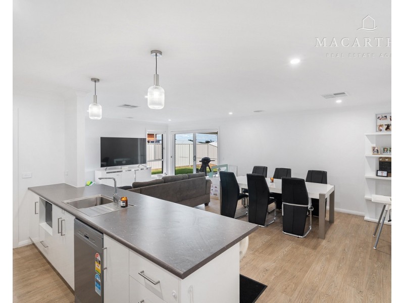 60 Jumbuck Drive, Gobbagombalin NSW 2650