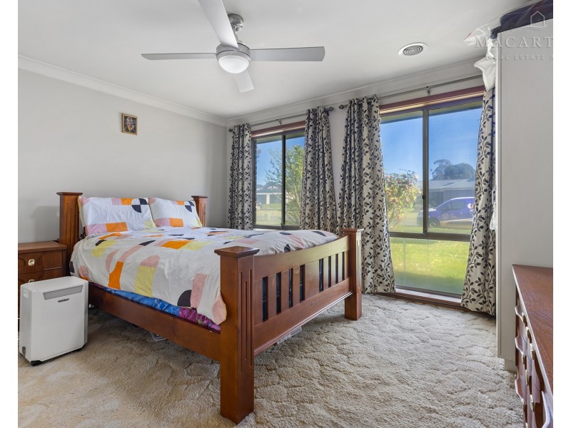 5 Undurra Drive, Glenfield Park NSW 2650