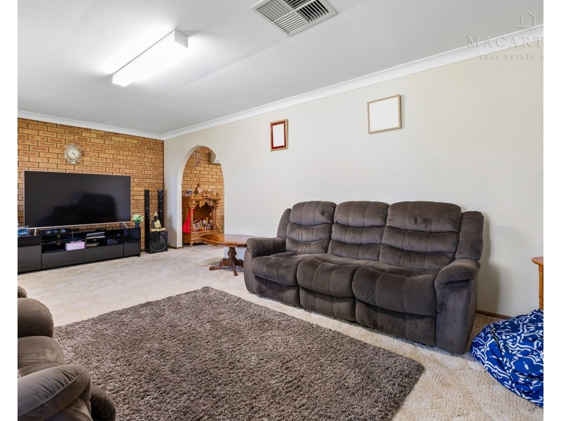 5 Undurra Drive, Glenfield Park NSW 2650