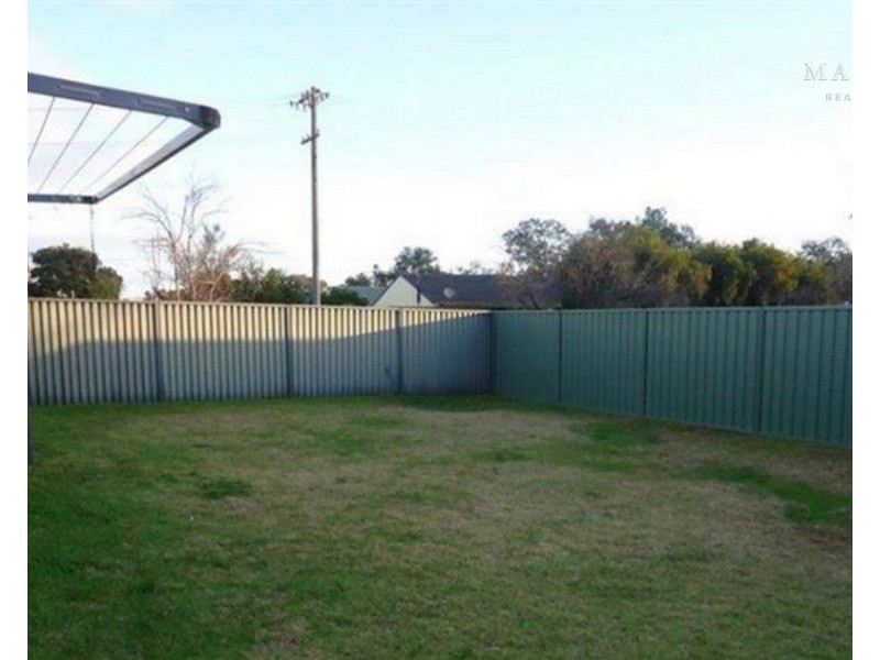 32 Manoora Avenue, Mount Austin NSW 2650