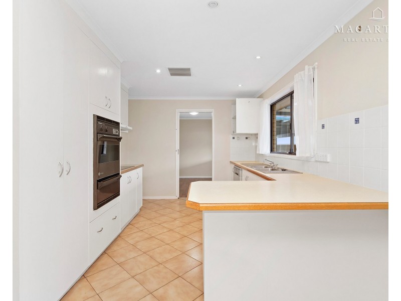 15 Matheson Place, Estella NSW 2650