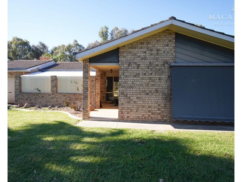 32 Karoom Drive, Glenfield Park NSW 2650