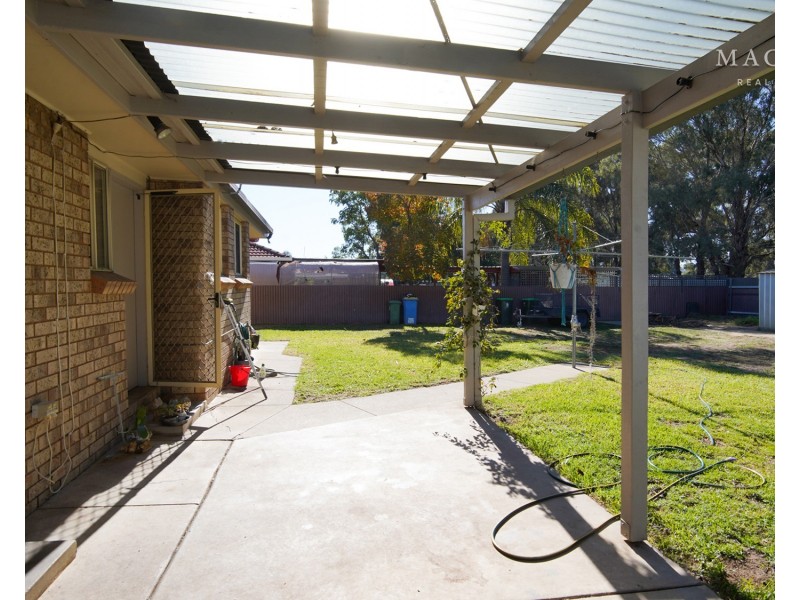 32 Karoom Drive, Glenfield Park NSW 2650