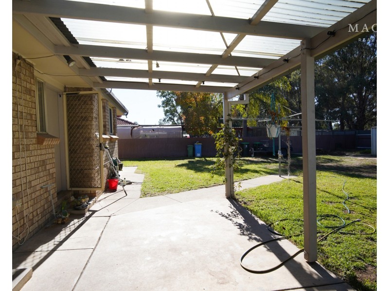 32 Karoom Drive, Glenfield Park NSW 2650