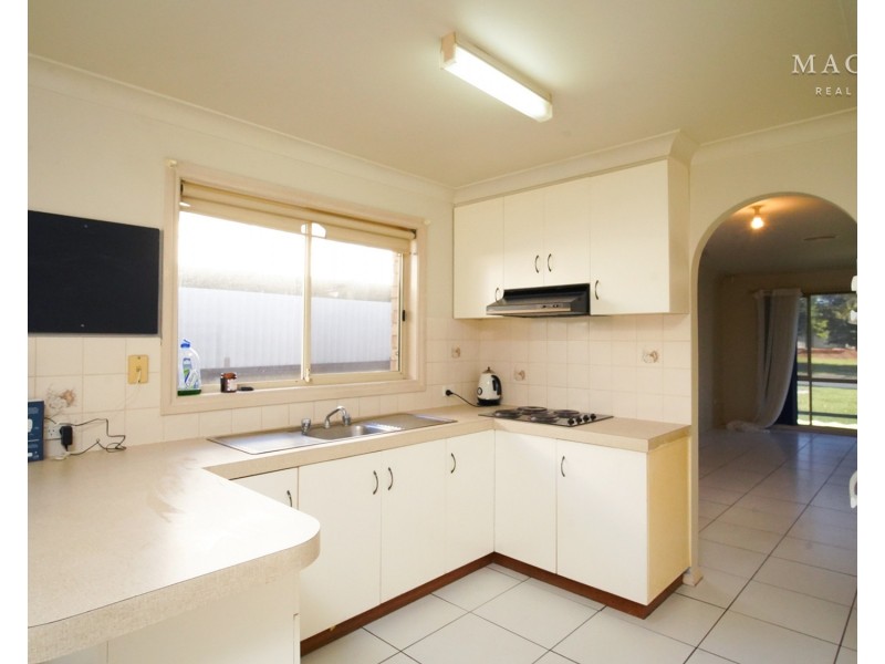 32 Karoom Drive, Glenfield Park NSW 2650