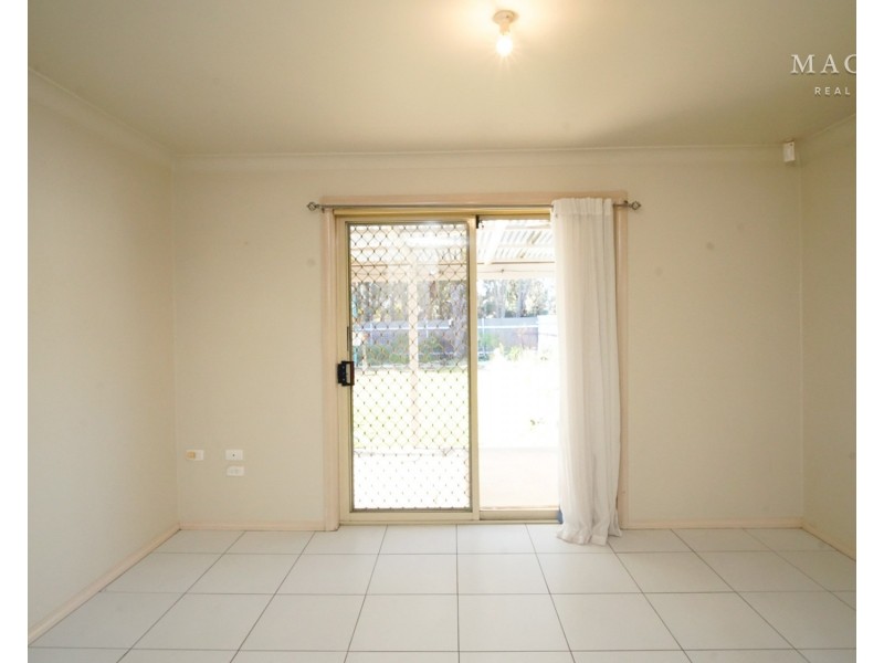 32 Karoom Drive, Glenfield Park NSW 2650