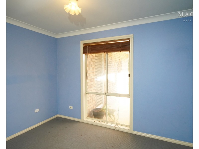 32 Karoom Drive, Glenfield Park NSW 2650