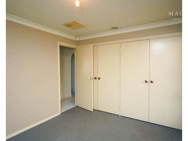 32 Karoom Drive, Glenfield Park NSW 2650