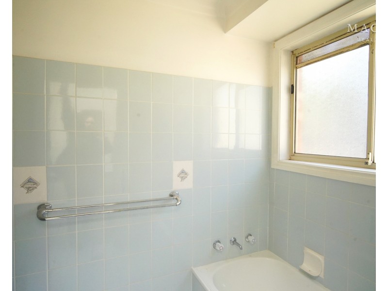 32 Karoom Drive, Glenfield Park NSW 2650