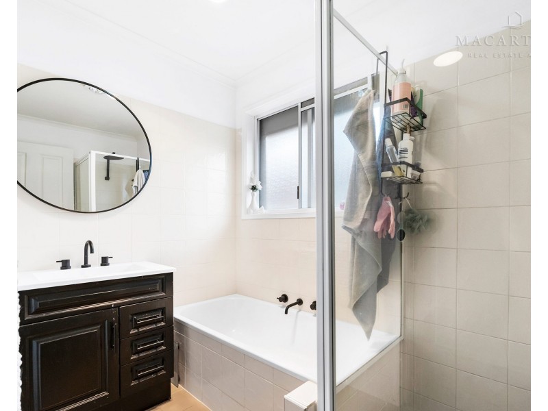 40 Naretha Street, Glenfield Park NSW 2650