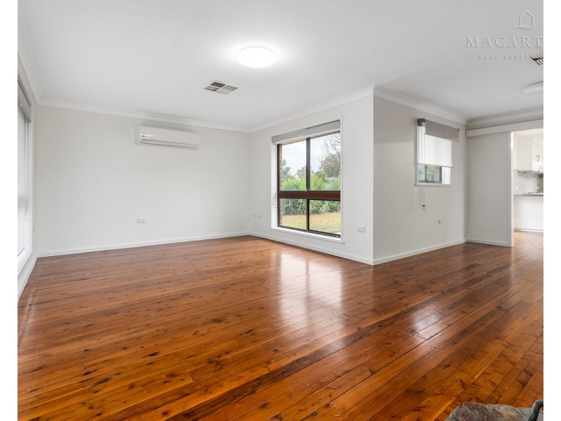 444 Lake Albert Road, Lake Albert NSW 2650