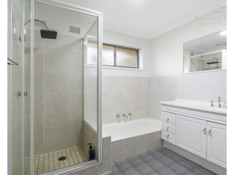 444 Lake Albert Road, Lake Albert NSW 2650