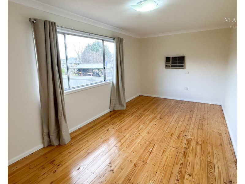 4 Margaret Avenue, Mount Austin NSW 2650