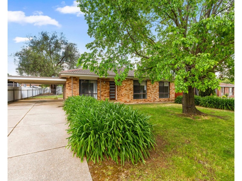 52 Cutler Avenue, Kooringal NSW 2650