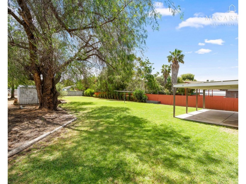 52 Cutler Avenue, Kooringal NSW 2650
