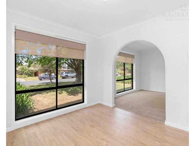 52 Cutler Avenue, Kooringal NSW 2650