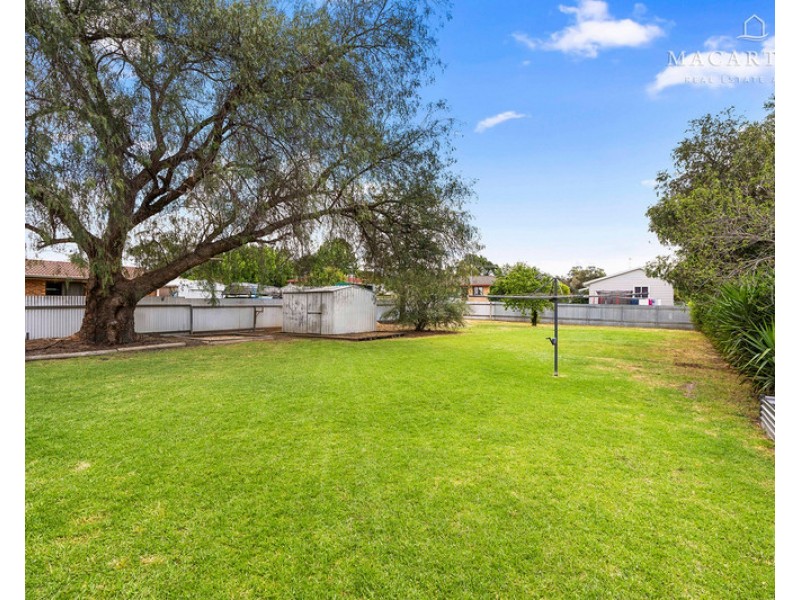 52 Cutler Avenue, Kooringal NSW 2650