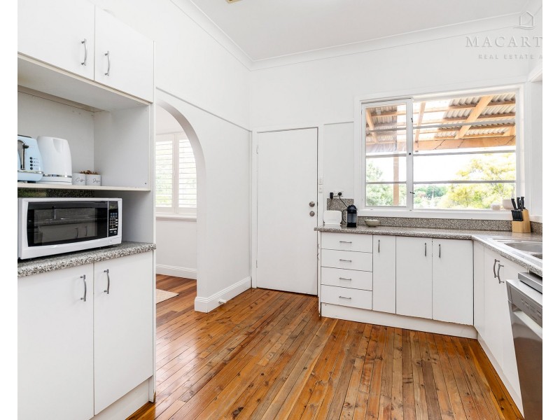 14 Sunshine Avenue, Turvey Park NSW 2650