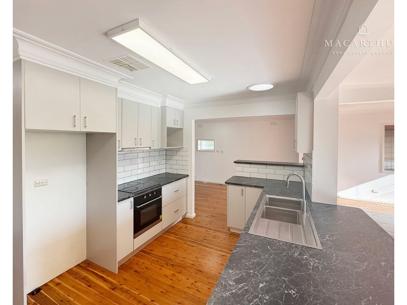 16 Holloway Street, Tolland NSW 2650