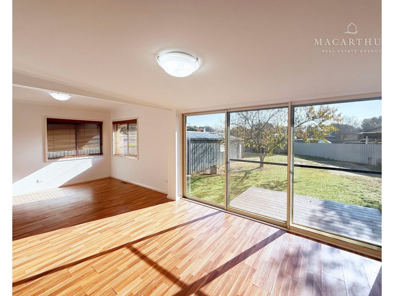 16 Holloway Street, Tolland NSW 2650