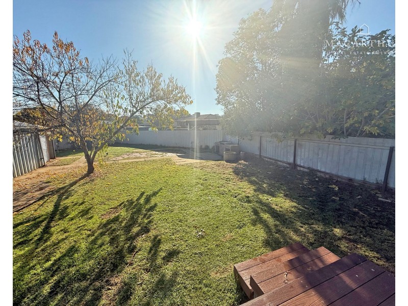 16 Holloway Street, Tolland NSW 2650