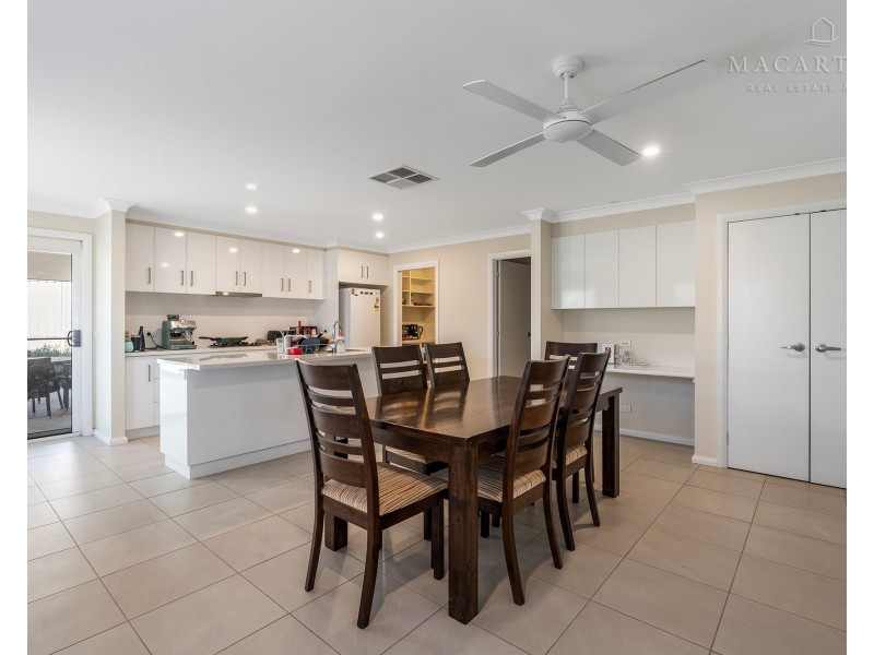 14 Flack Crescent, Boorooma NSW 2650