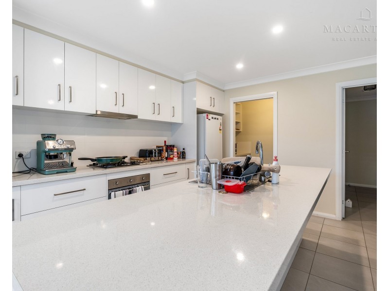 14 Flack Crescent, Boorooma NSW 2650