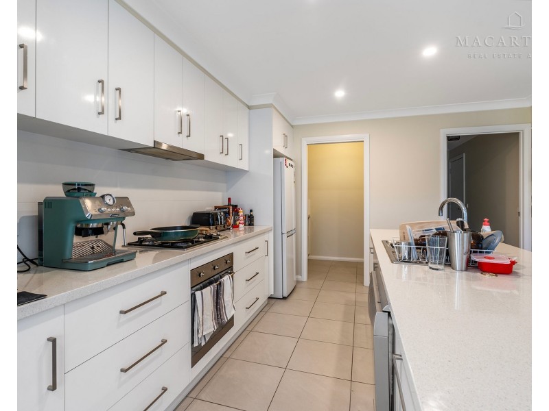14 Flack Crescent, Boorooma NSW 2650