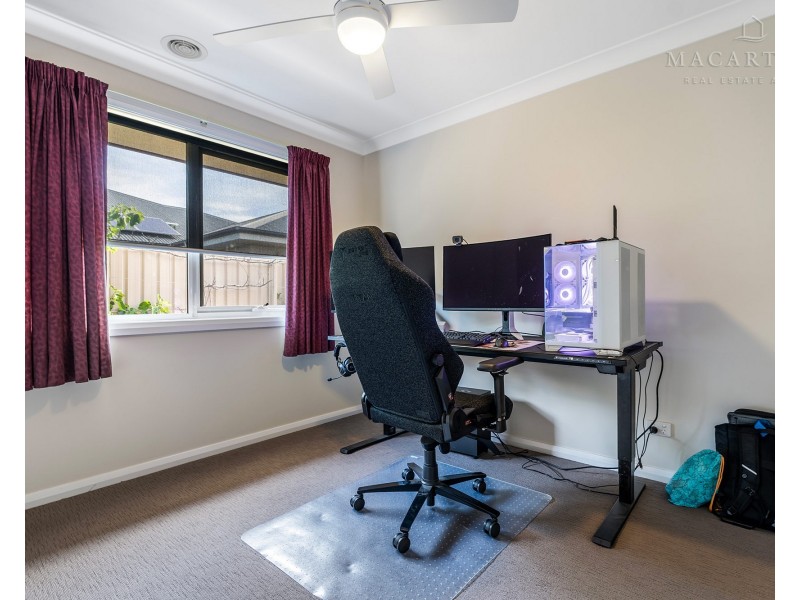 14 Flack Crescent, Boorooma NSW 2650