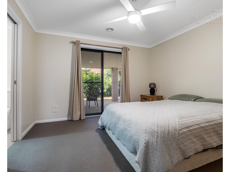14 Flack Crescent, Boorooma NSW 2650