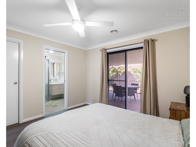 14 Flack Crescent, Boorooma NSW 2650