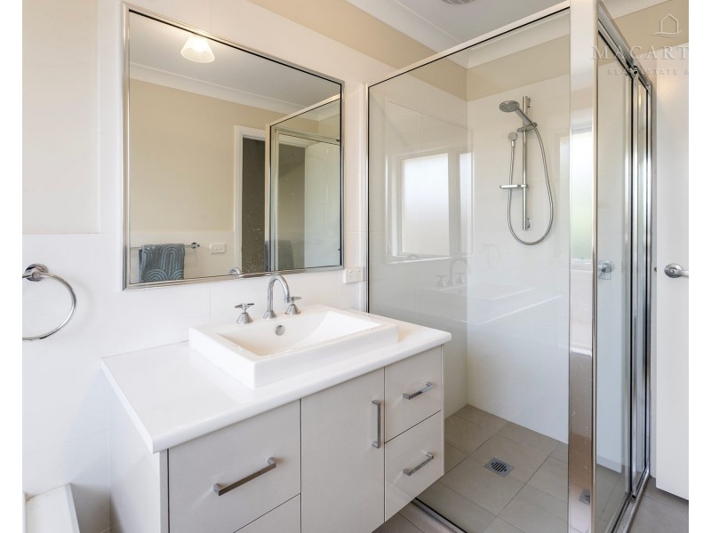 14 Flack Crescent, Boorooma NSW 2650