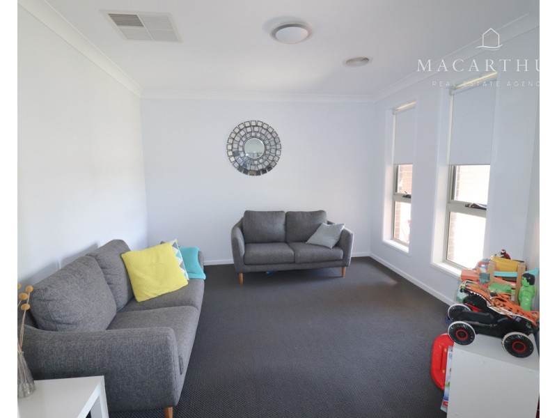 6 Comet Place, Estella NSW 2650