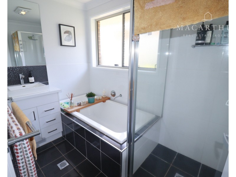 6 Comet Place, Estella NSW 2650