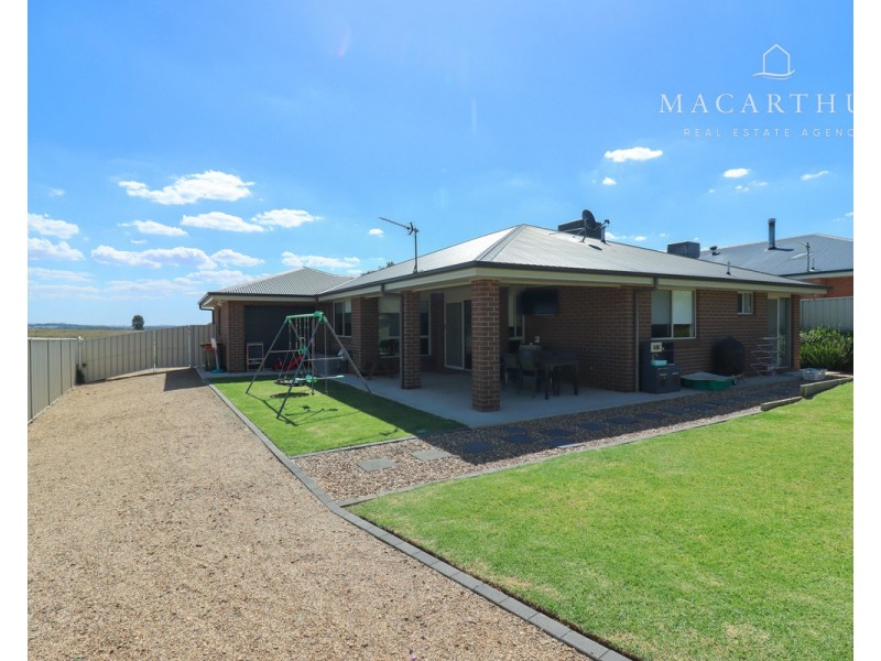 6 Comet Place, Estella NSW 2650