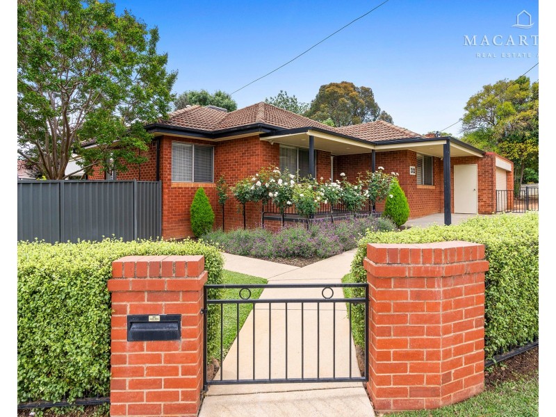 32 Northcott Parade, Mount Austin NSW 2650