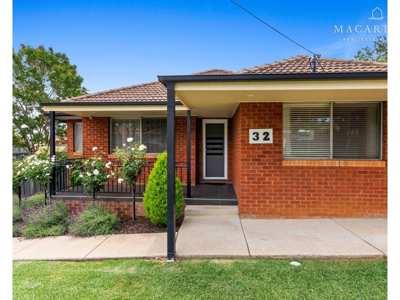 32 Northcott Parade, Mount Austin NSW 2650