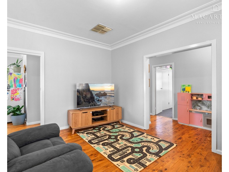 32 Northcott Parade, Mount Austin NSW 2650
