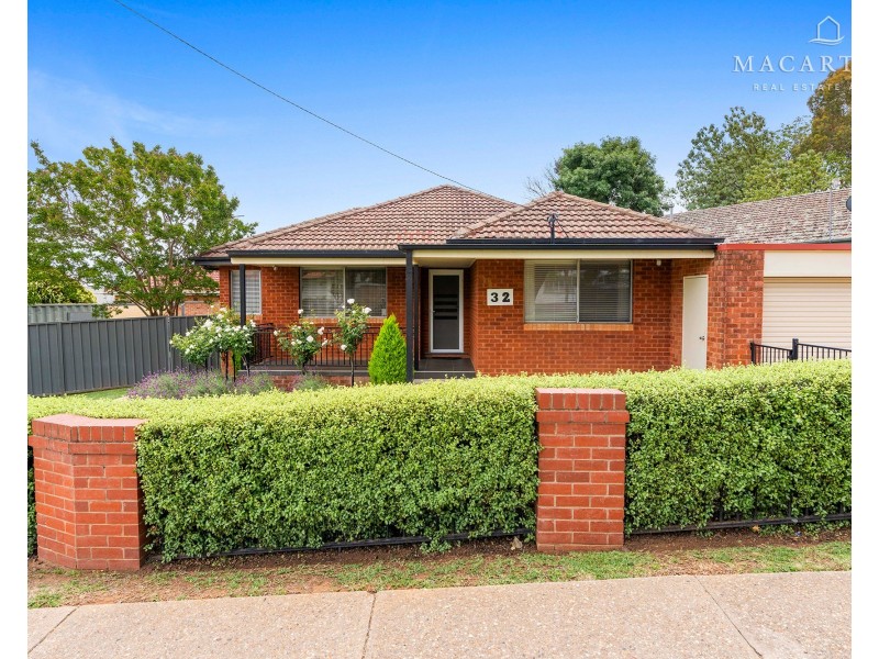 32 Northcott Parade, Mount Austin NSW 2650