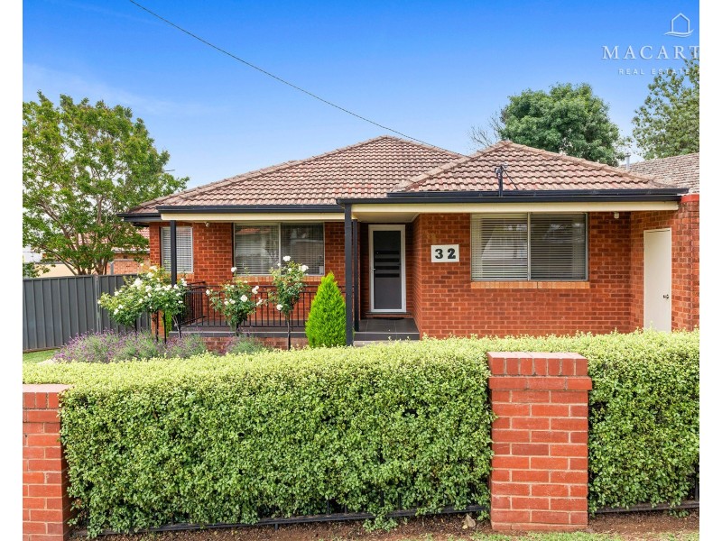 32 Northcott Parade, Mount Austin NSW 2650