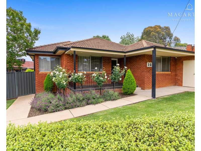 32 Northcott Parade, Mount Austin NSW 2650