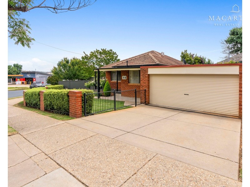 32 Northcott Parade, Mount Austin NSW 2650
