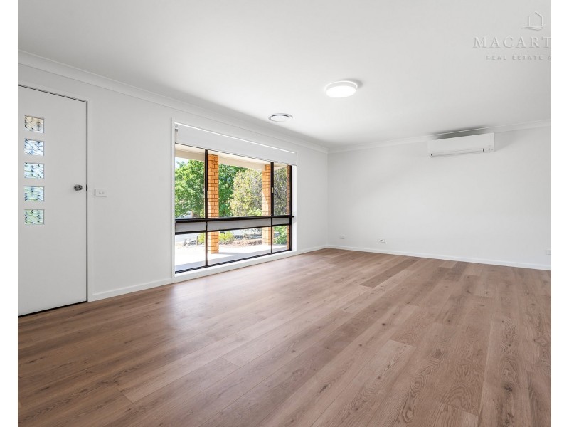 8 Pinaroo Drive, Glenfield Park NSW 2650