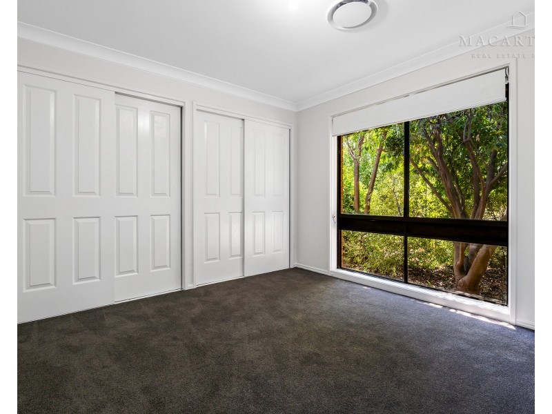 8 Pinaroo Drive, Glenfield Park NSW 2650