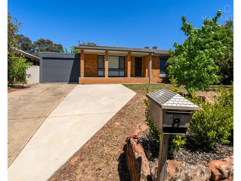 8 Pinaroo Drive, Glenfield Park NSW 2650